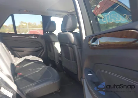 2015 Mercedes-Benz Ml 350 4Matic z USA, uszkodzony, nr VIN 4JGDA5HB5FA577591